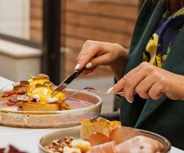 Hyatt Regency Otel 5*