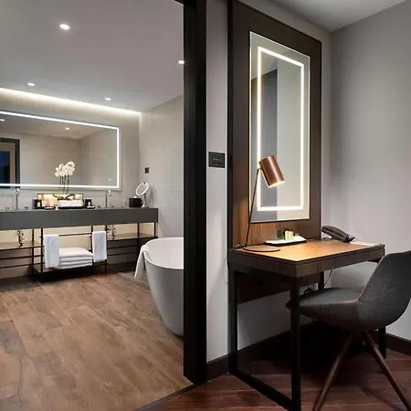 Hyatt Regency 5*
